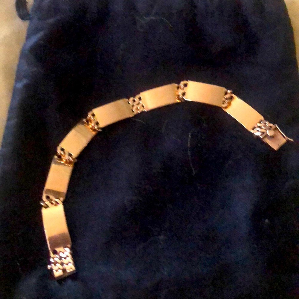 18 k or 750 solid gold heavy bracelet 7inches or a little bit smaller, 23 grams.